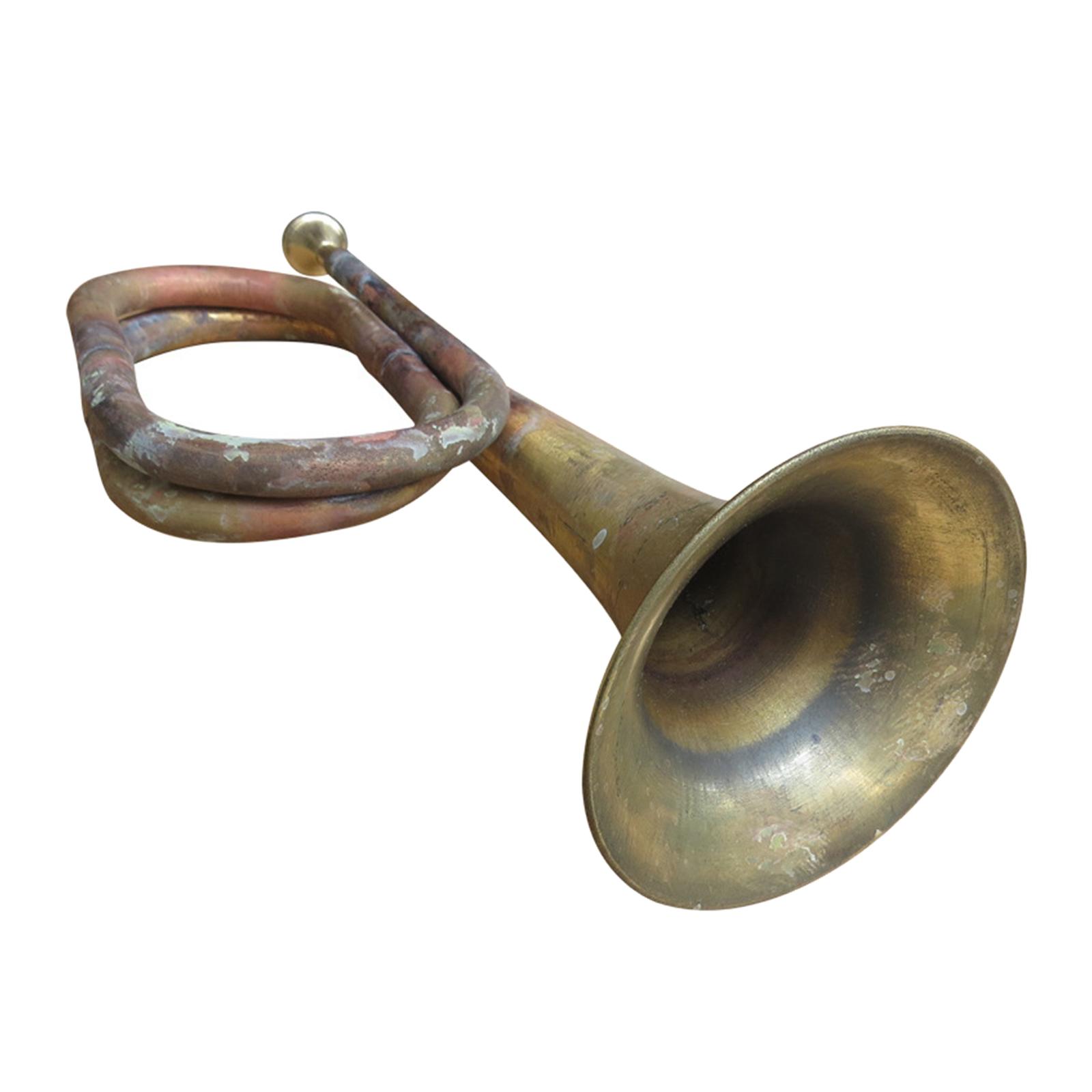 Trumpet Blowing Bugle with Mou - Musical Instrument Bugle recension och pris